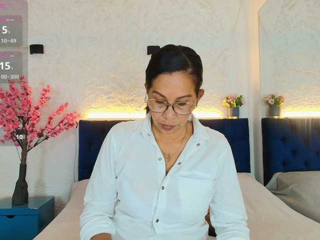 Shanon-mature live webcam show