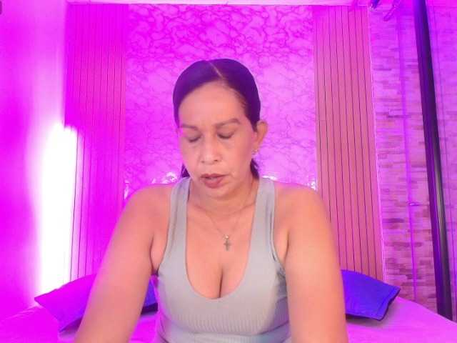Shanon-mature live cam on BongaCams