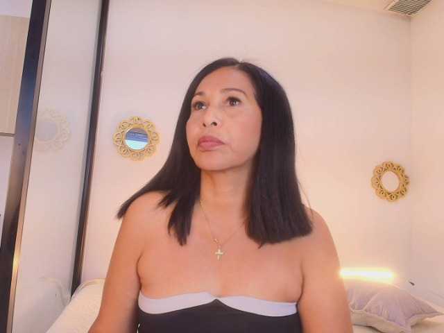 Shanon-mature live cam on BongaCams