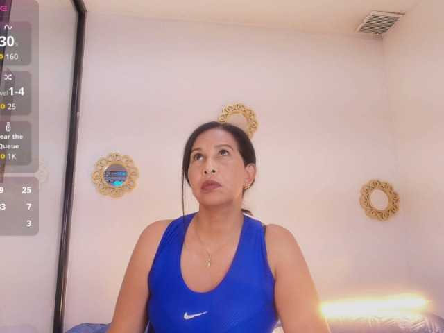 Shanon-mature live cam on BongaCams