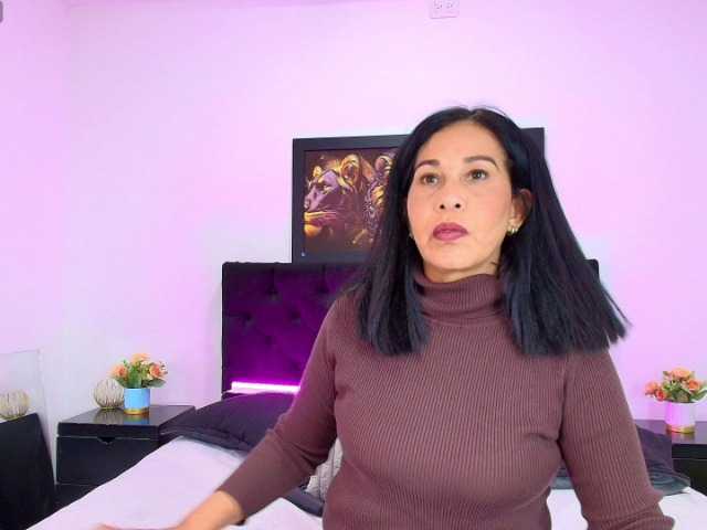 Shanon-mature live cam on BongaCams