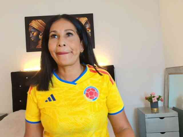 Shanon-mature webcam