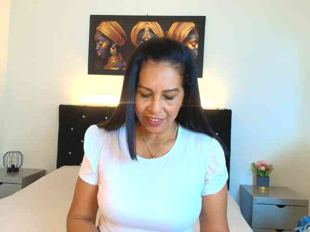 Shanon-mature webcam