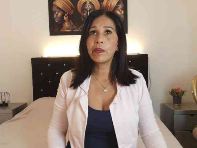 Shanon-mature webcam