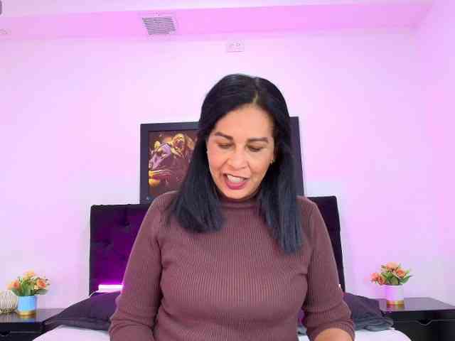 Shanon-mature webcam