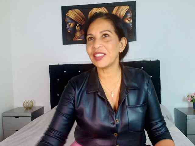 Shanon-mature webcam