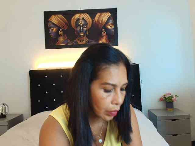 Shanon-mature webcam
