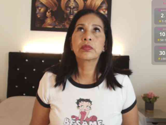 Shanon-mature webcam