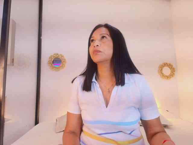 Shanon-mature webcam