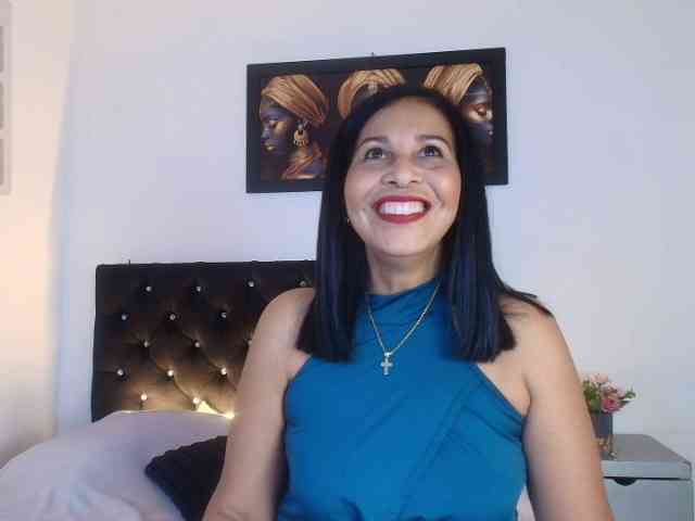 Shanon-mature webcam