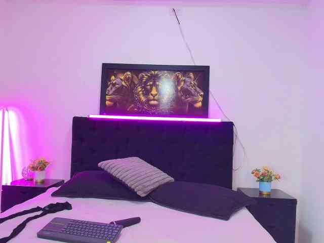 Shanon-mature webcam