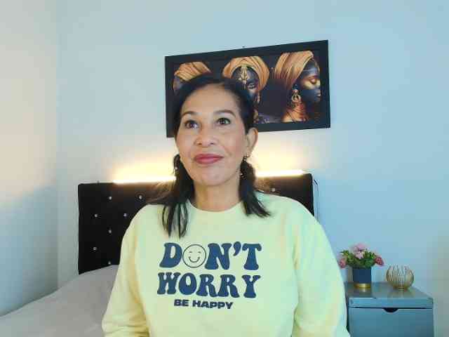 Shanon-mature webcam