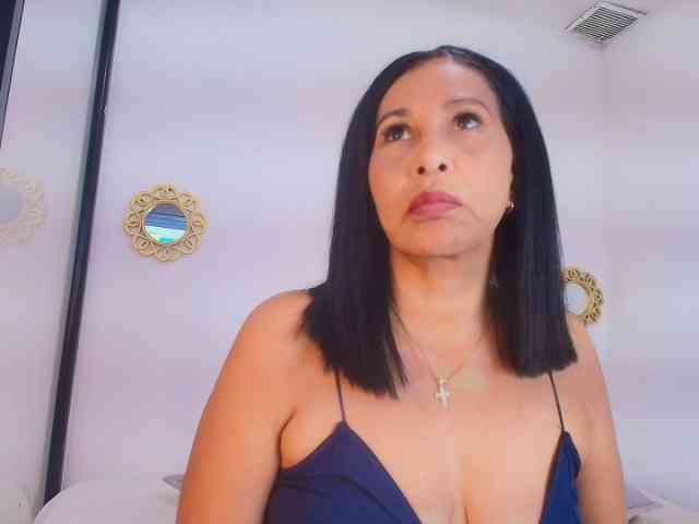 Shanon-mature webcam