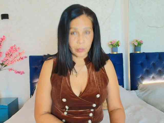 Shanon-mature webcam