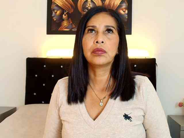 Shanon-mature webcam
