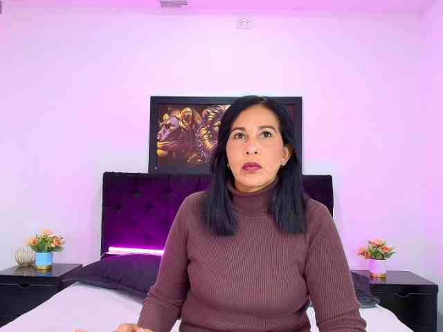 Shanon-mature webcam