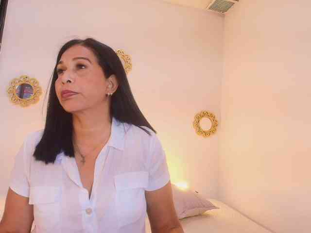 Shanon-mature webcam