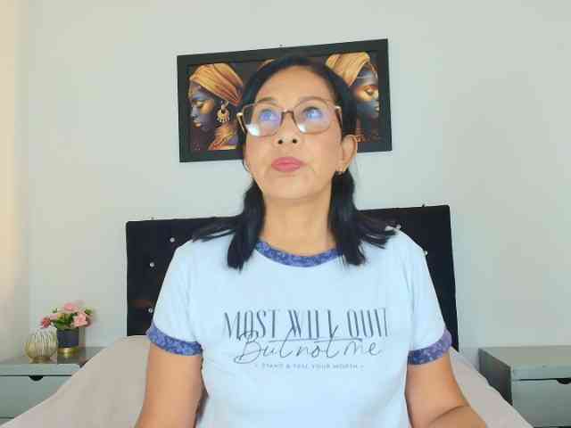 Shanon-mature webcam