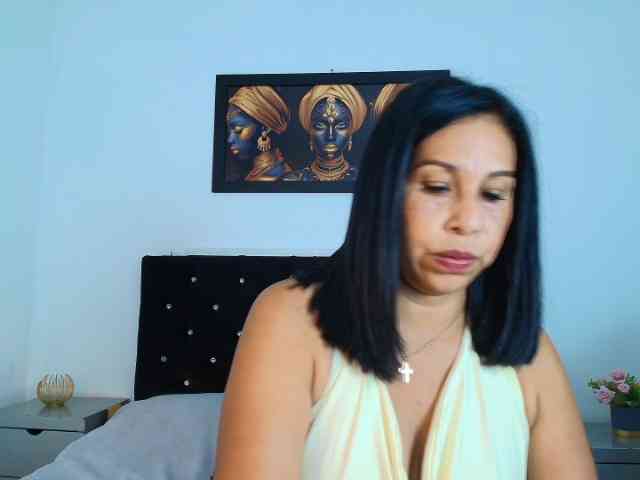 Shanon-mature webcam