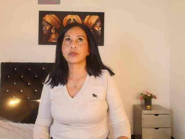 Shanon-mature webcam