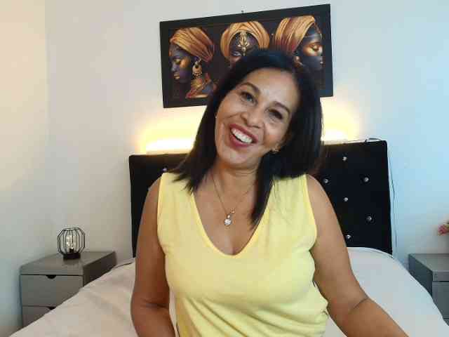 Shanon-mature webcam