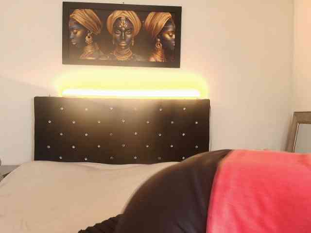 Shanon-mature webcam