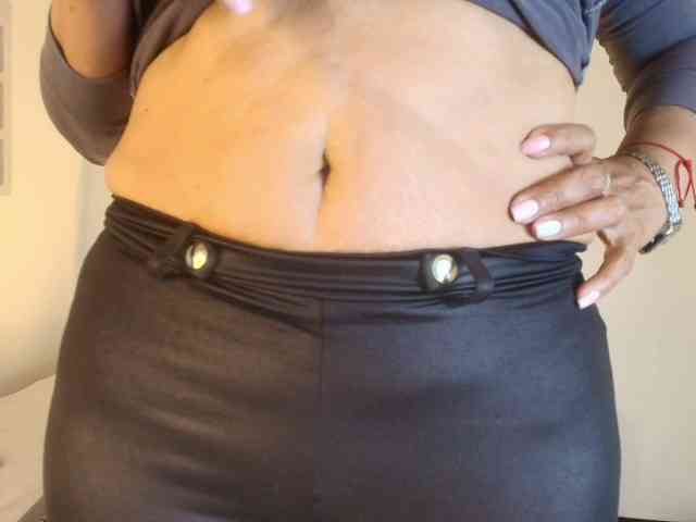 Shanon-mature webcam