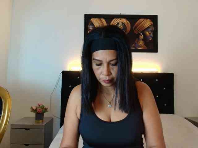 Shanon-mature webcam