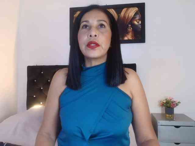 Shanon-mature webcam