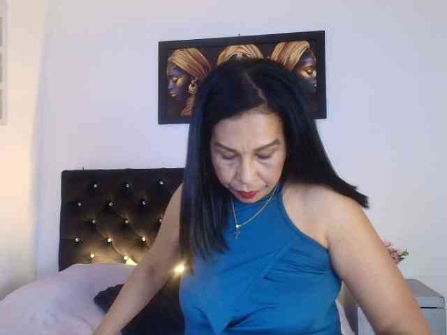 Shanon-mature webcam