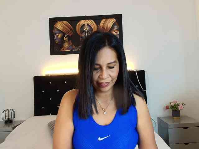Shanon-mature webcam