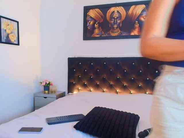 Shanon-mature webcam