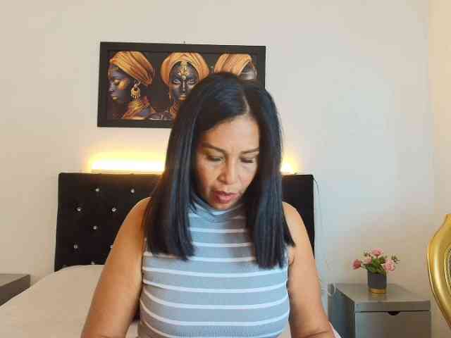 Shanon-mature webcam