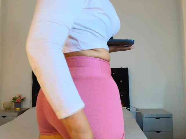 Shanon-mature webcam