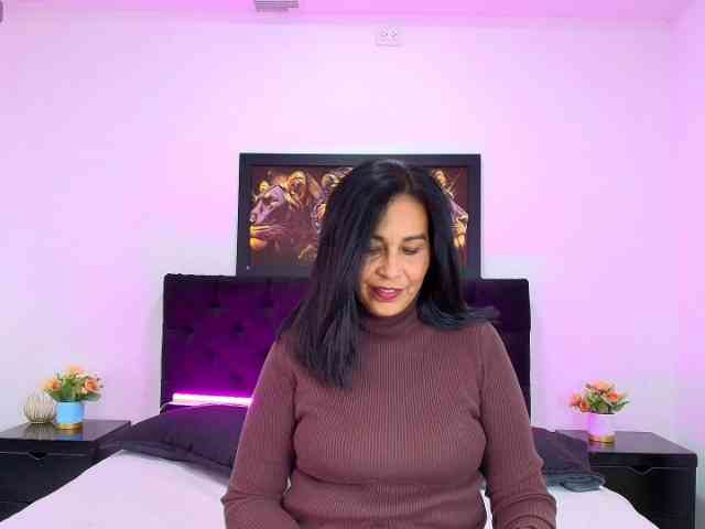 Shanon-mature webcam