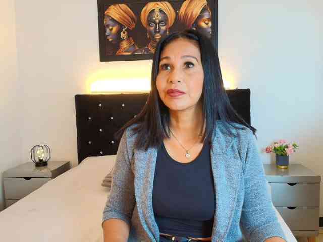 Shanon-mature webcam