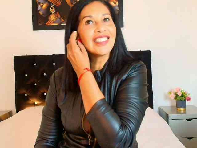 Shanon-mature webcam