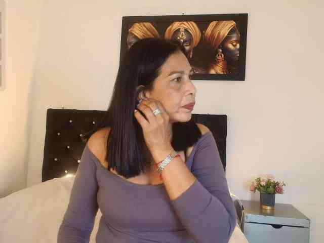 shanon-mature's live room