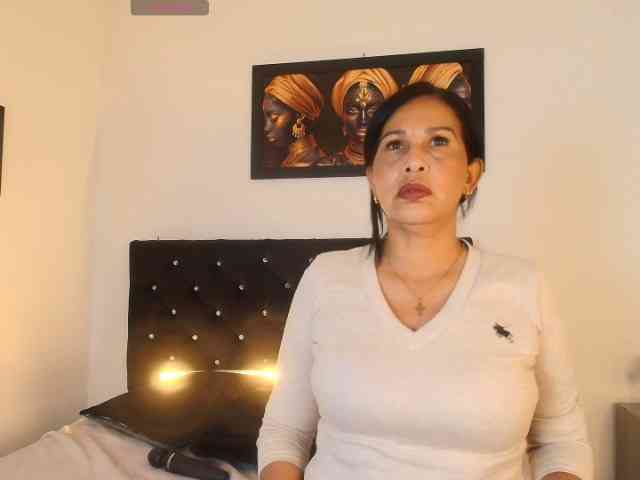 Shanon-mature webcam
