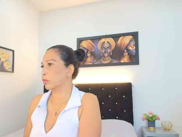 Shanon-mature webcam