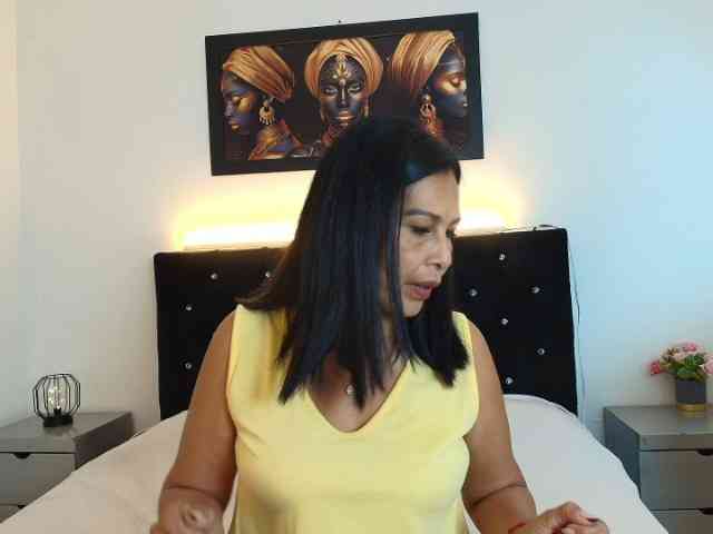 Shanon-mature webcam