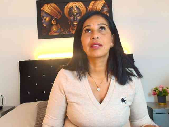 Shanon-mature webcam