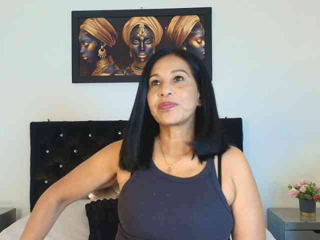Shanon-mature webcam