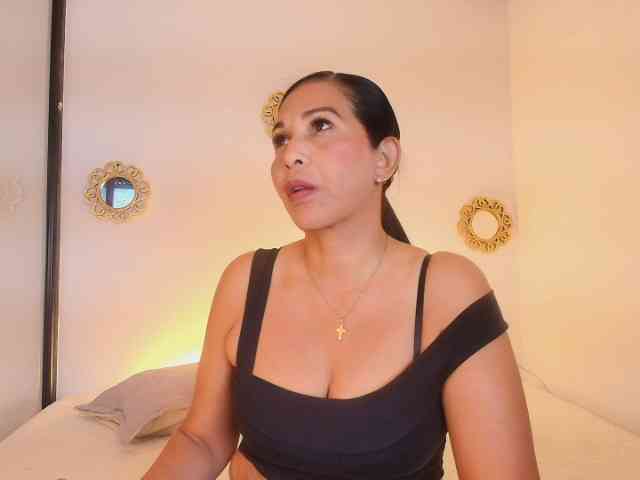 Shanon-mature webcam