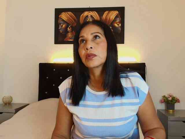 Shanon-mature webcam