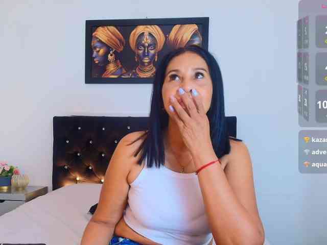 Shanon-mature webcam
