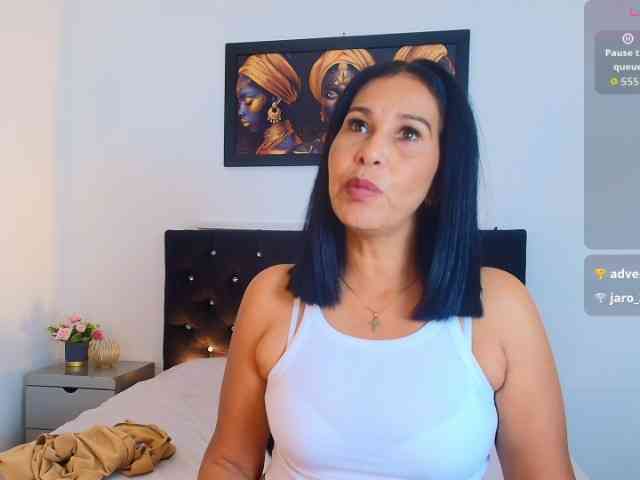 Shanon-mature webcam