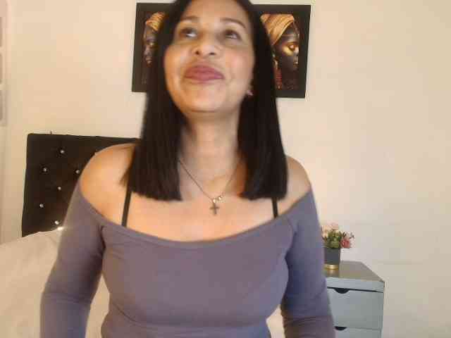 Shanon-mature webcam
