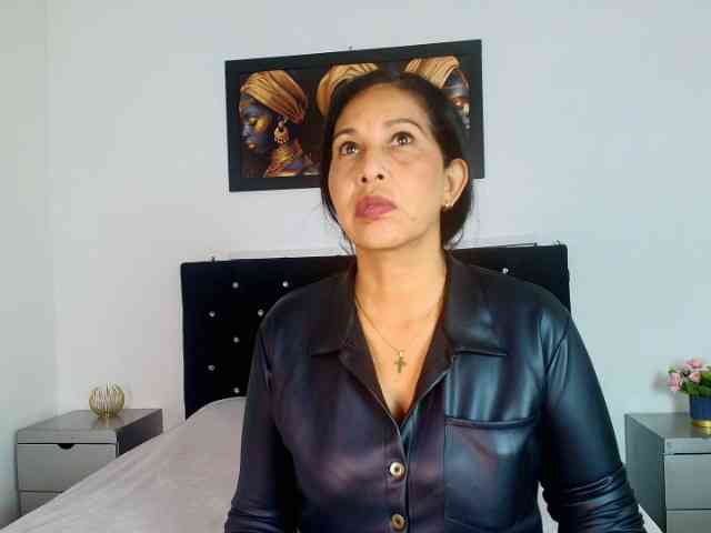 Shanon-mature webcam