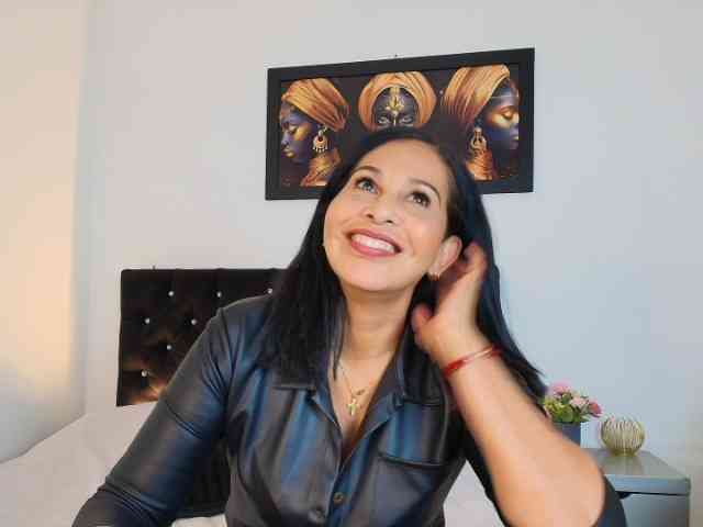 Shanon-mature webcam